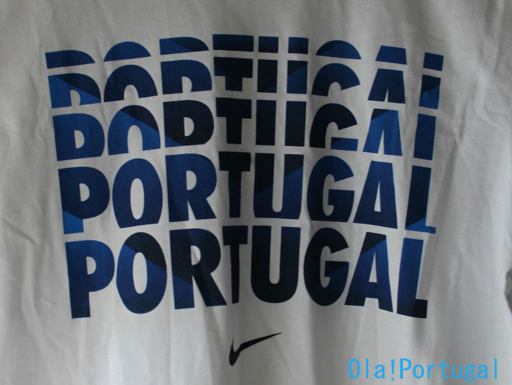 ポルトガル土産のサッカーグッズ 本田選手のサインも Ola Portugal 与茂駄 よもだ とれしゅ オラ ポルトガルのブログ