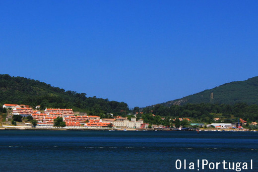 カミーニャを流れるミーニョ川の対岸はスペイン：ラ・グアルダ