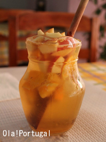 ポルトガル料理飲み物：Sangria サングリア（白）