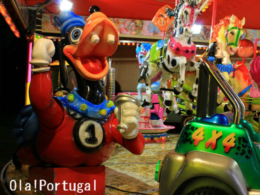 ポルトガルの移動遊園地：メリーゴーランド