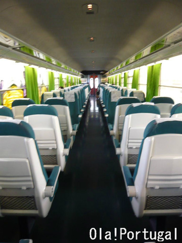 ポルトガル国鉄CPの急行列車の車内