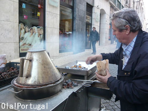 ポルトガルの冬の風物詩:焼き栗の屋台