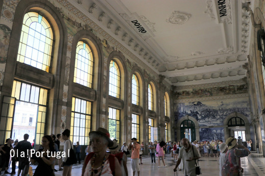 アズレージョが美しいポルトのサン・ベント駅