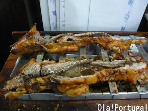 バイラーダ地方の郷土料理：レイタオン（子豚の丸焼き）