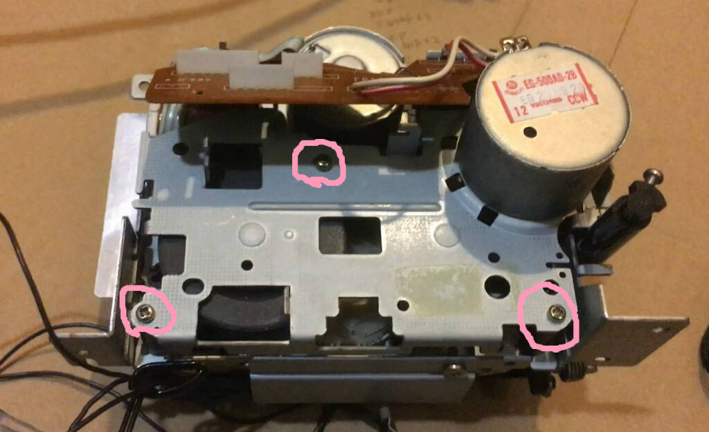TEAC V-680 カセットデッキ ベルト交換 1回目 : 古いオーディオ TEAC V-680 カセットデッキ ベルト交換 1回目 : 古いオーディオ