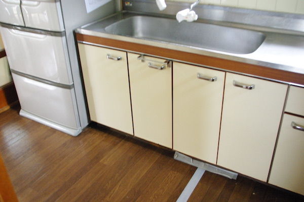 ある日突然 シンクを丸ごと取り替えることになりました 古く小さく愛しいわが家 北欧家具とのくらし Powered By ライブドアブログ