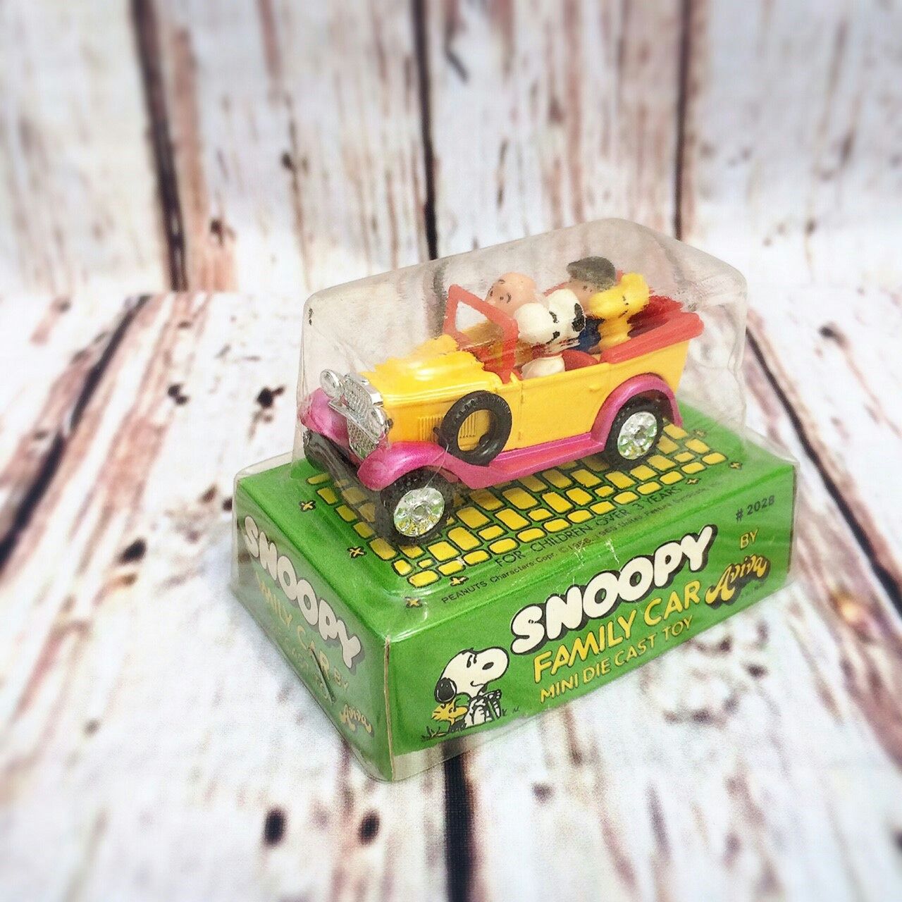 Mini Die-Cast Family Car PEANUTS by Aviva : The Old Snoopy