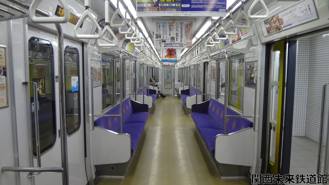 車内学 京都市交通局50系 東西線の電車 の車内 関西と風景と未来のブログ