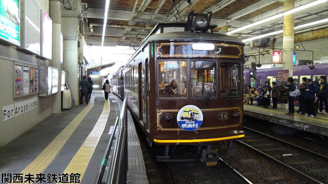 車内学】レトロ調の路面電車！嵐電モボ21形の車内 : 関西と風景と未来