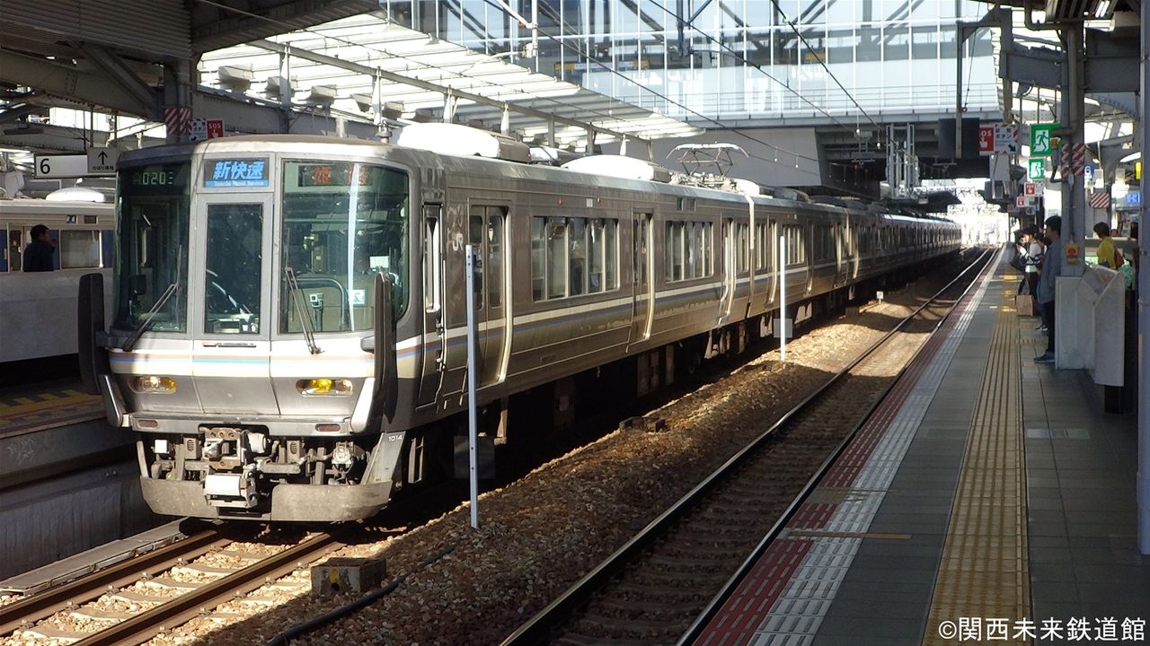 223系に設置が進む転落防止幌 : 関西と風景と未来のブログ