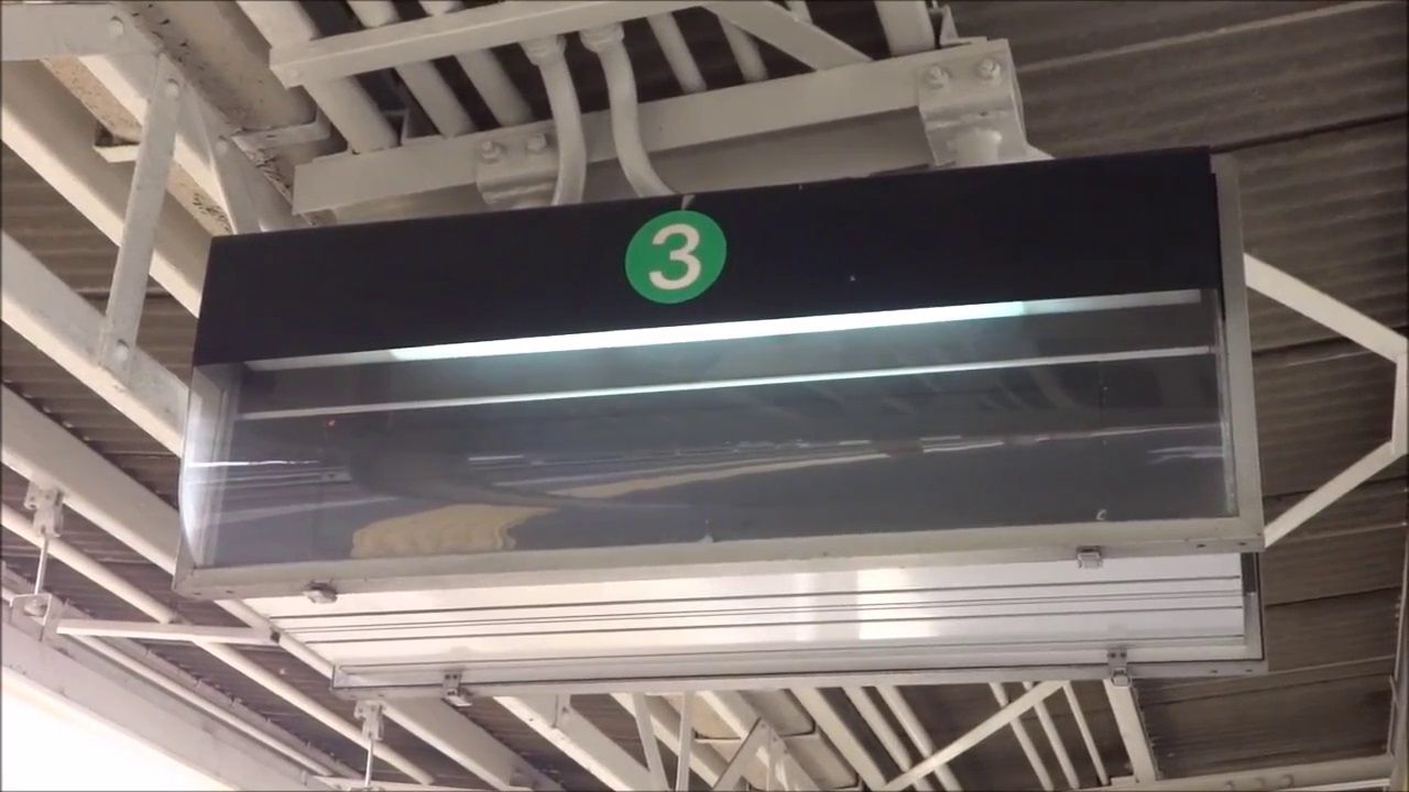 阪急電車　京都線反転フラップ式（パタパタ）６リング式 阪急京都線・相川駅のパタパタ！(反転フラップ式発車標) - YouTube