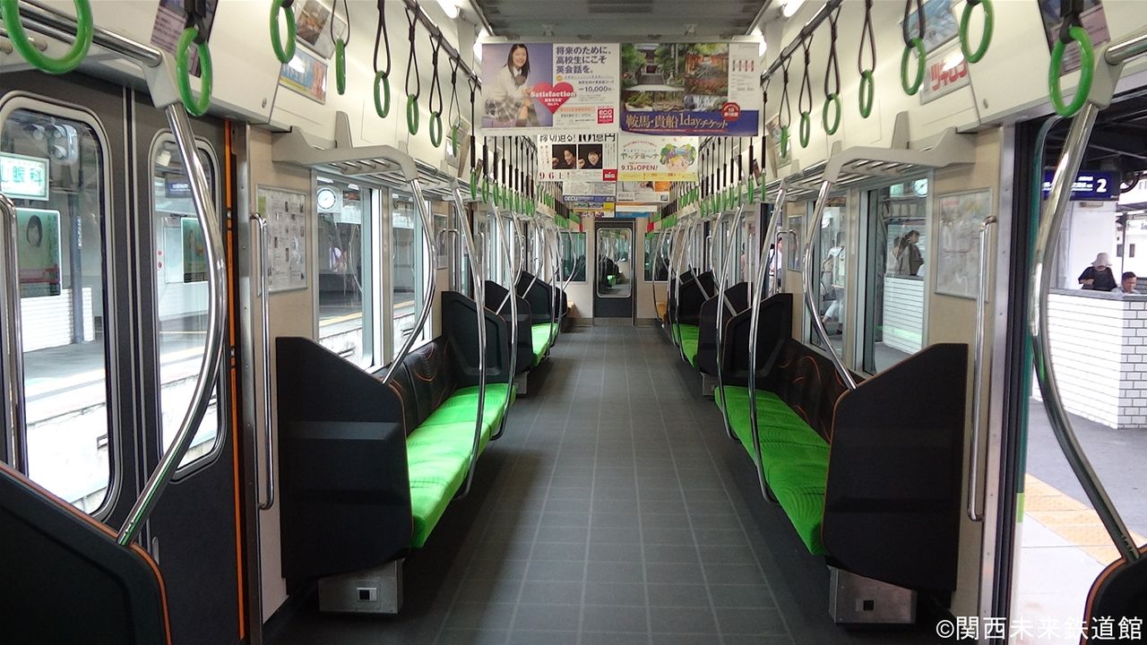 車内学】京阪13000系の車内 : 関西と風景と未来のブログ