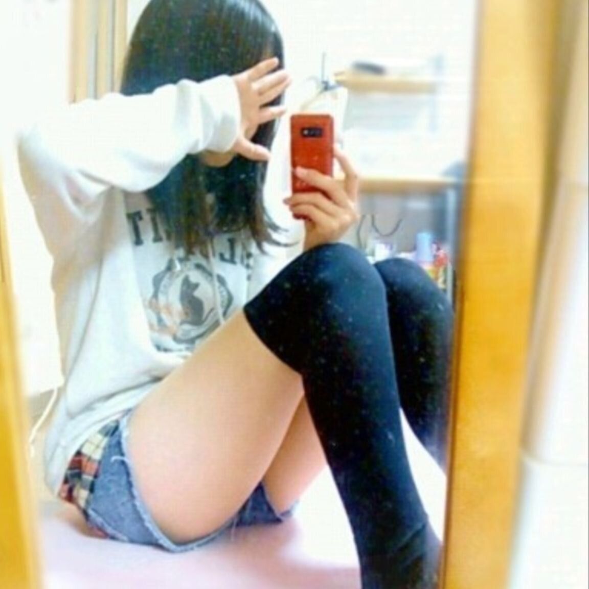 幼女のケツ画像スレが賑わっとるから、じゃあこっちはJSとJSのおっ : おまけの中身が知りたくなるニュース