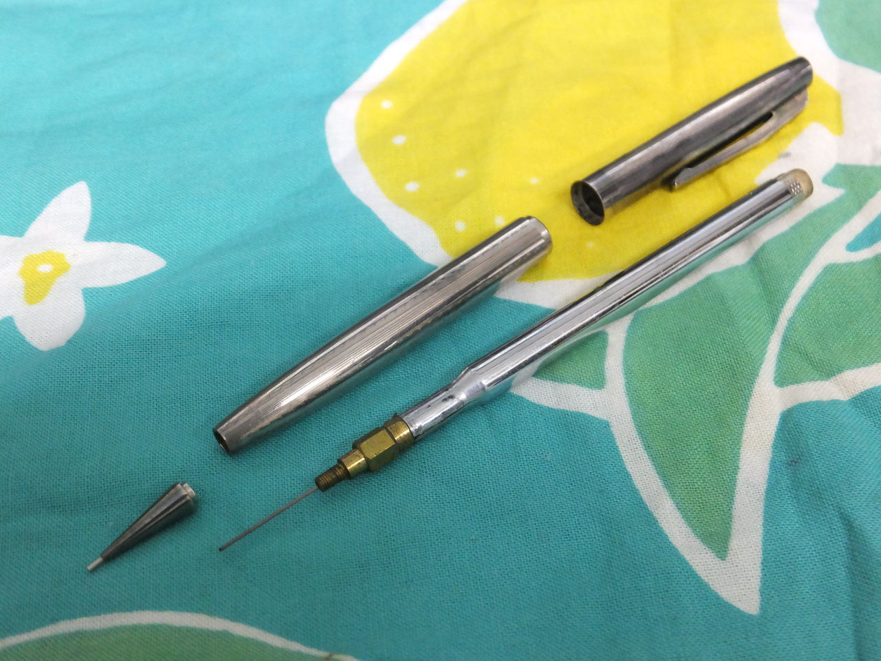 ニューマン「繰り出し式ペンシル 銀軸」レビュー : テーゲー日記