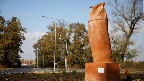 serbia-kikinda-owl-monument-super-169