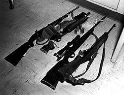 銃乱射