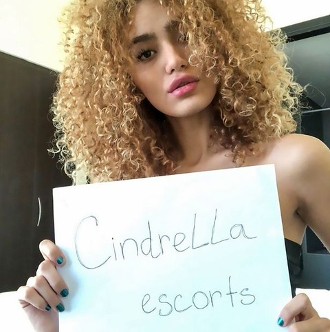 1_PAY-CEN-ModelVirginity-03
