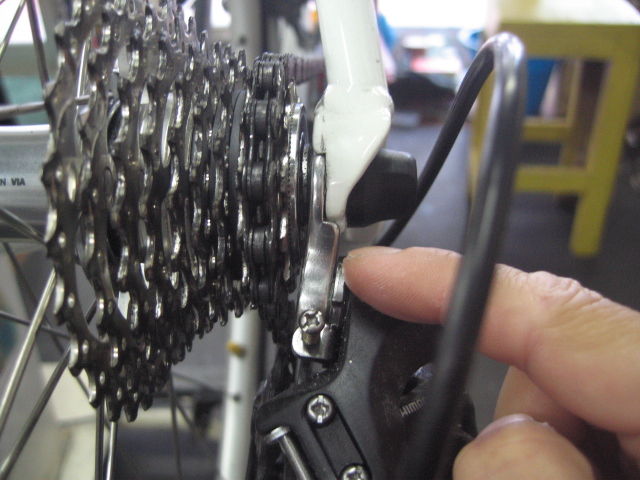 リアハンガーの修正 レトロな街 青梅にある 青柳自転車店のブログ