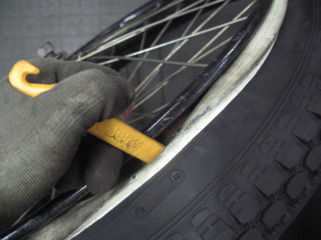 タイヤ 自転車 外し方 タイヤレバー 使わない