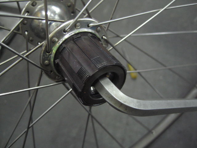 ハブ ガタ 自転車