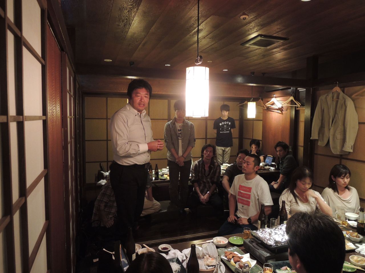 目黒の居酒屋 北海道 にて前期研修医の送別会を行いました 昭和大学歯科病院 口腔外科の医局ニュース 目黒の居酒屋 北海道 にて前期研修医の送別会を行いました 昭和大学歯科病院 口腔外科の医局ニュース