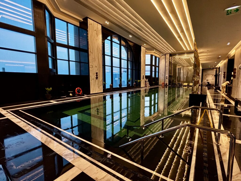 ドーハ ホテル ヒルトン Waldorf Astoria Doha West Bay 宿泊レビュー プール