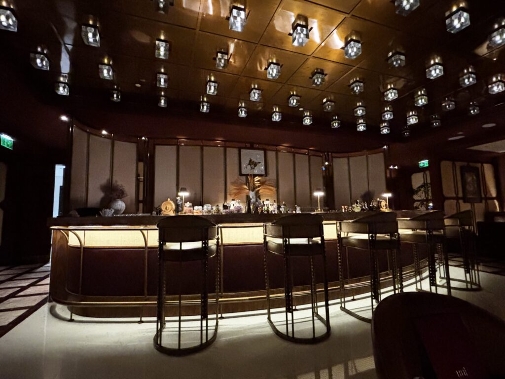 ドーハ　カタール　レストラン　Waldorf Astoria　YUN