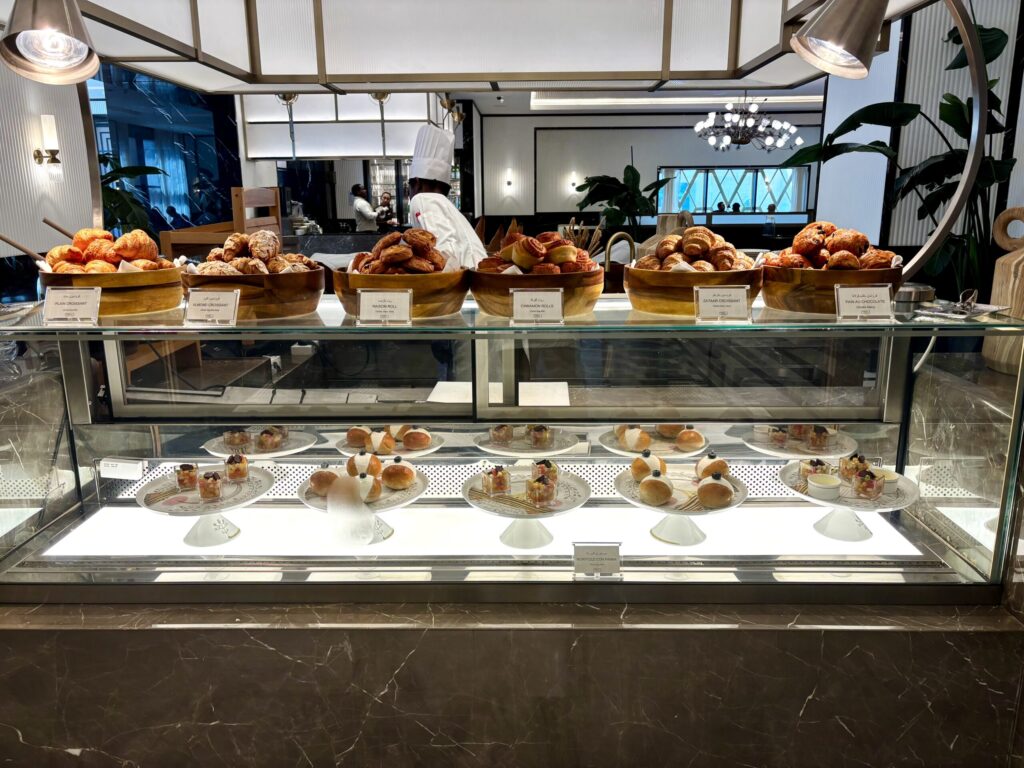 ドーハ ホテル ヒルトン Waldorf Astoria Doha West Bay 宿泊レビュー 朝食