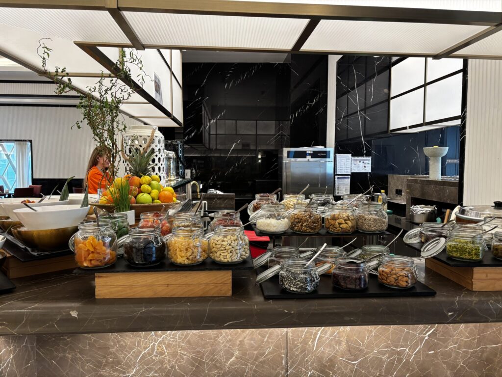 ドーハ ホテル ヒルトン Waldorf Astoria Doha West Bay 宿泊レビュー 朝食