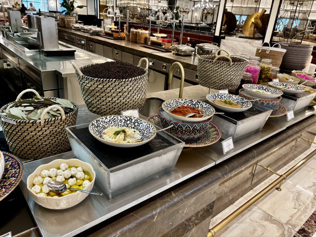 ドーハ ホテル ヒルトン Waldorf Astoria Doha West Bay 宿泊レビュー 朝食