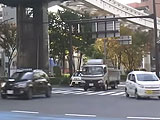 【動画】 別の車と間違え覆面パトカーのドアを蹴って破壊、中にいた警官に現行犯逮捕されるｗｗ ＝ 北九州市