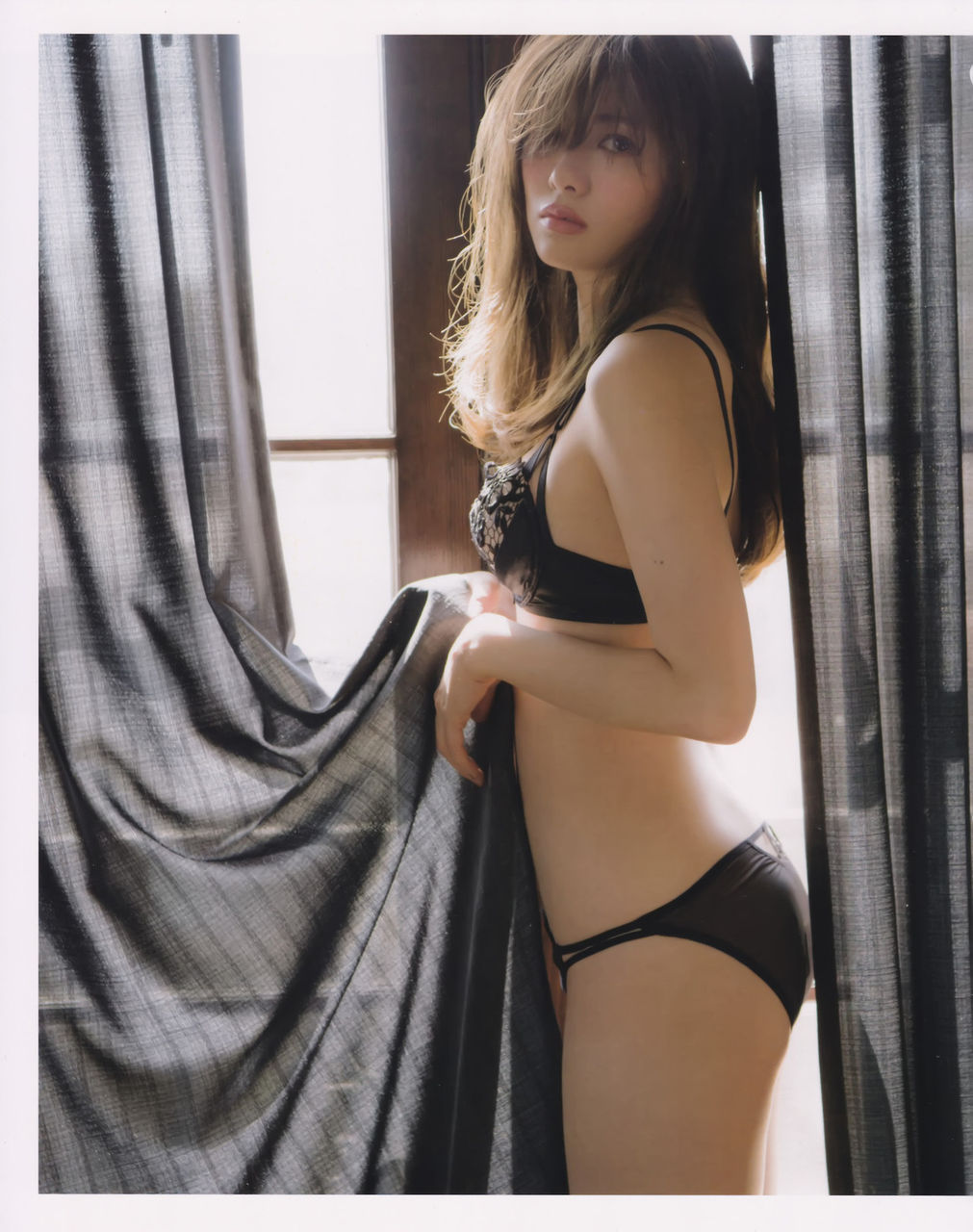 白石麻衣エロ画像tumblr_olvvmfTTMq1usci4io10_1280