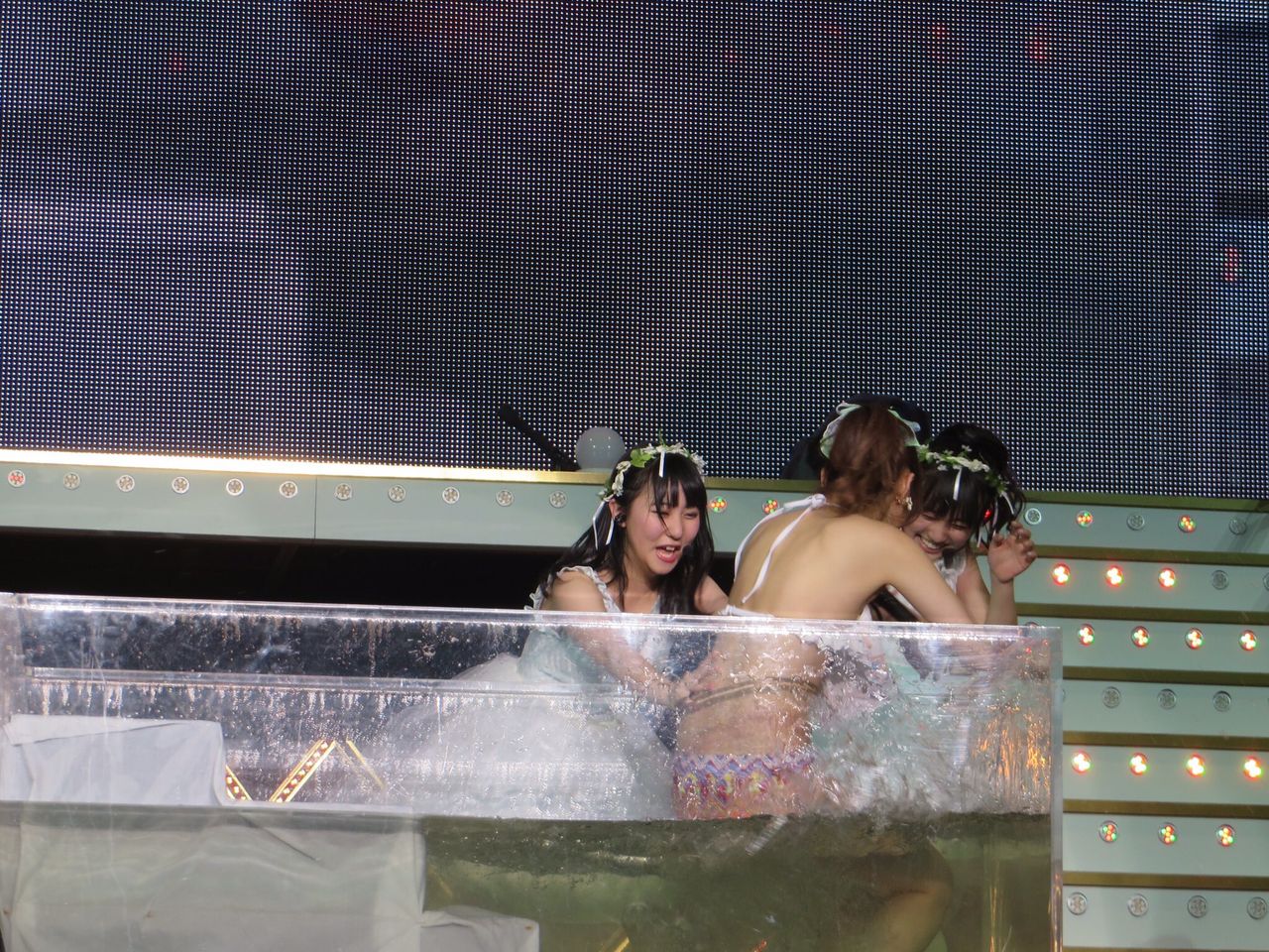 指原莉乃エロ画像C8UbyMNVwAAhF3W