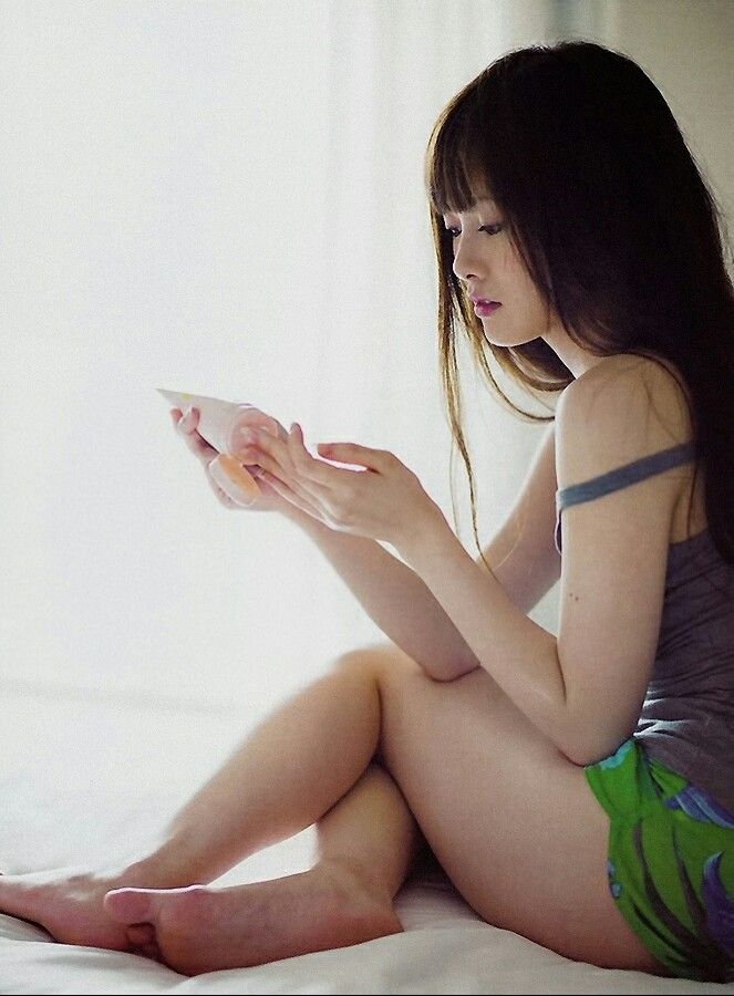 白石麻衣エロ画像tumblr_o5w4ojBTS31ukquamo3_1280