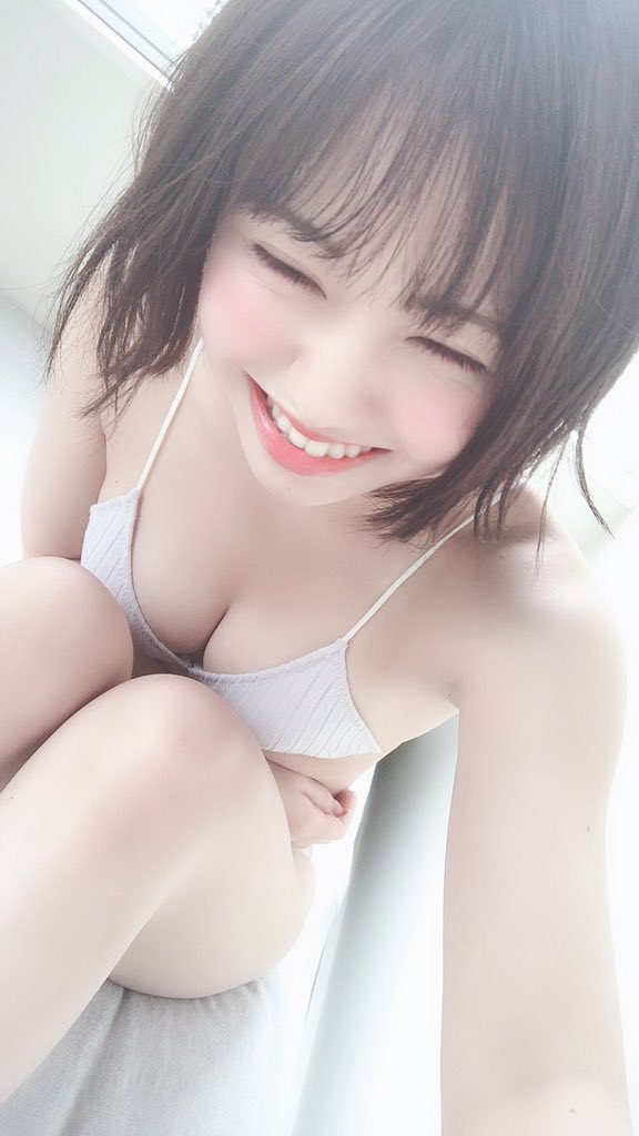 佐藤佳穂エロ画像EAtnN5eUcAEPaIa.jpg large