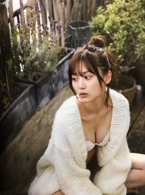 山下美月エロ画像EPqWglGVAAAaXop