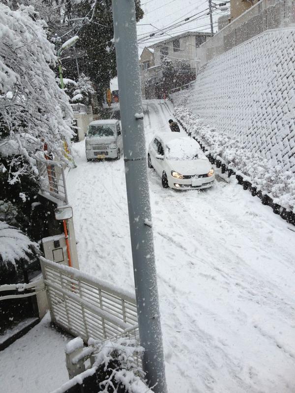 東京 雪で坂を登れない車が続出ｗｗｗｗｗｗｗｗｗ オモシロモノマニア