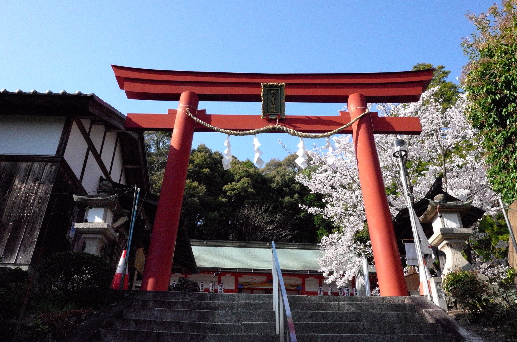 粉河寺の謎 2 粉河産土神社に挨拶をして裏山に登る 火 ホ と ニワ と鍋釜 粉河寺の謎 2 粉河産土神社に挨拶をして裏山に登る 火 ホ と ニワ と鍋釜
