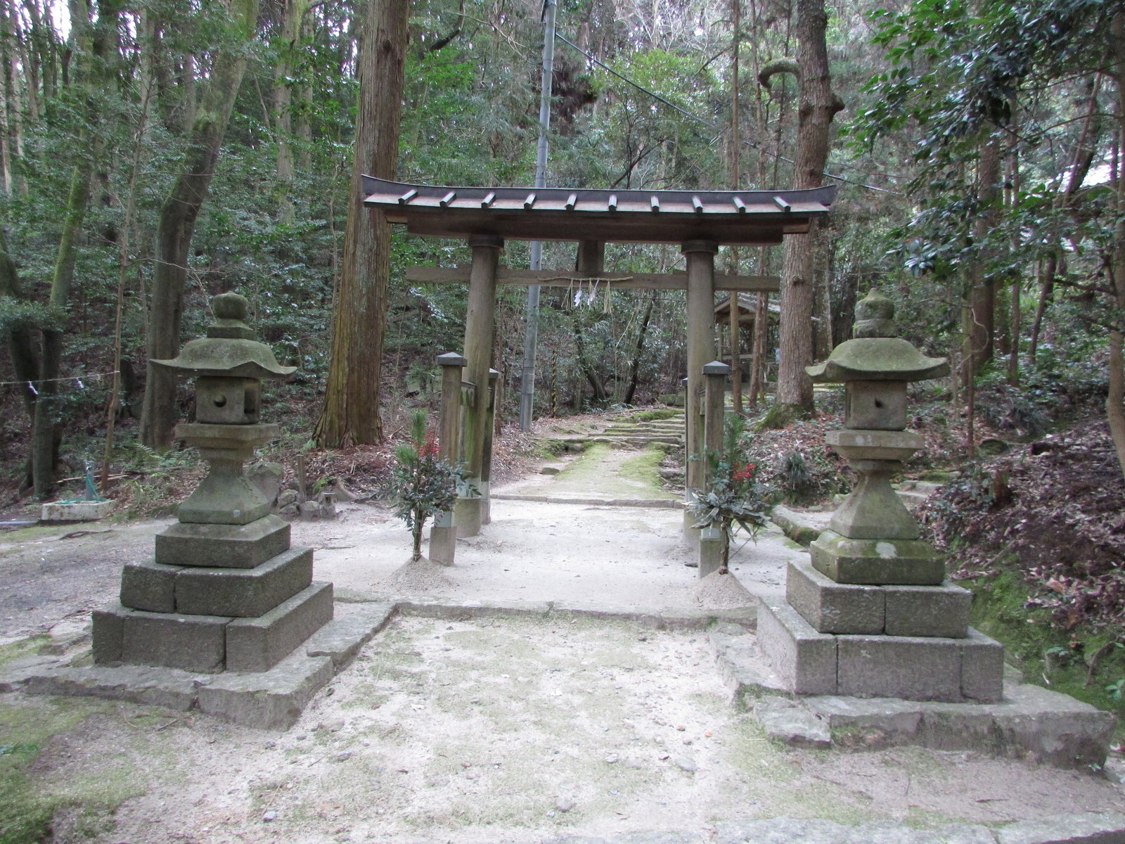 三十八神社の磐座 火 ホ と ニワ と鍋釜 三十八神社の磐座 火 ホ と ニワ と鍋釜