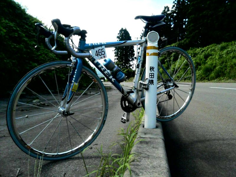 ロードバイク と オフロードバイク オフロードバイクで山道ツーリング