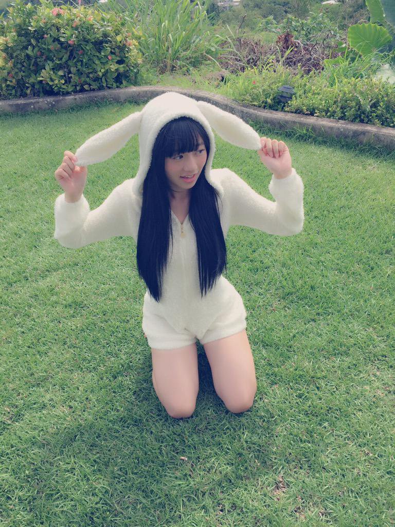 伊藤萌々香 エロキャプ フェアリーズ伊藤萌々香の巨乳ブランコがエロい！女子高生のムチムチ太ももに釘づけ!!画像まとめ（40枚） : 美少女専門どっとこむ