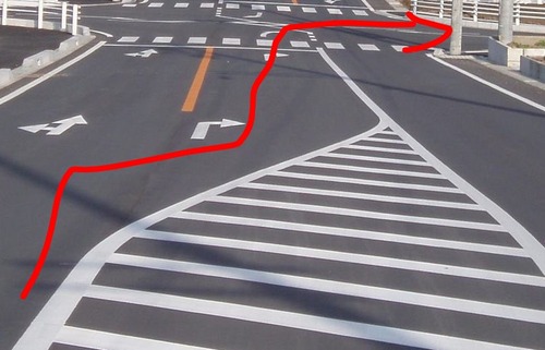 【疑問】こういう右折のときどこでウインカー出してる？