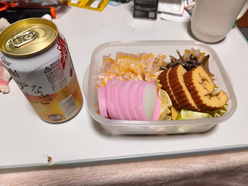 【悲報】底辺ワイのおせち、涙無しには見られないと話題にｗｗｗｗ