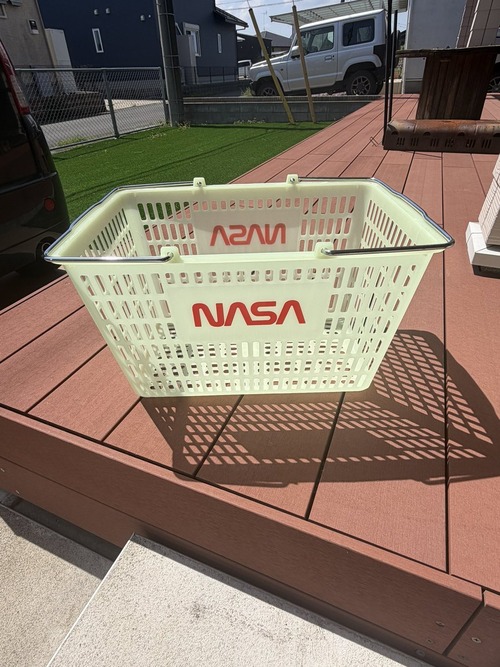 【画像】NASAの暗闇で光る買い物かご、何かワロタｗｗｗｗ