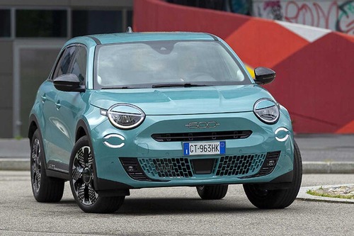 【画像】「ジト目」の車、滅茶苦茶かわいいｗｗｗｗ