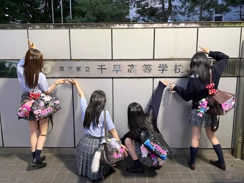 【画像】一軍JKの昼飯、「かわいい」を食すｗｗｗｗ