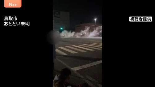 【悲報】消火器撒き散らしたキッズ、動画が公開されるｗｗｗｗのサムネイル