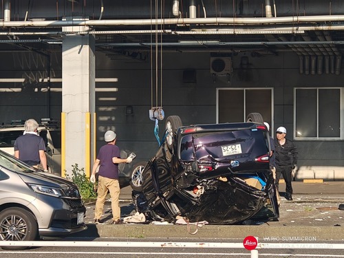 【画像】立体駐車場から転落したクルマの姿がこちら…