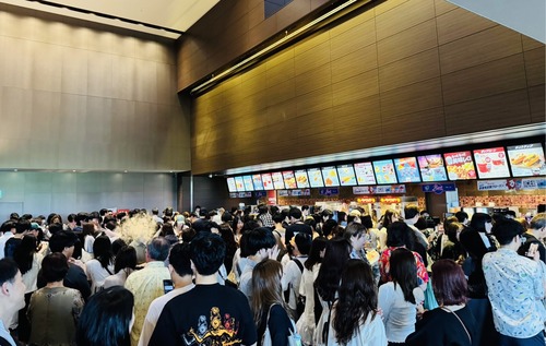 【画像】大手映画館のポップコーン売り場、行列が限界突破するｗｗｗｗ