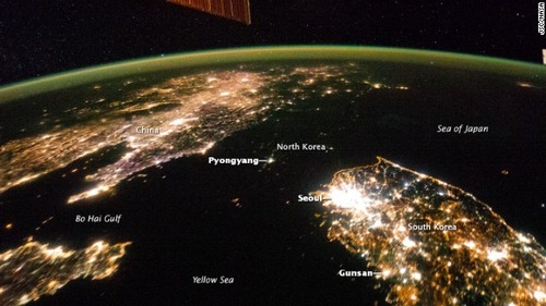 【悲報】北朝鮮の夜、あまりにも暗すぎると話題にｗｗｗｗのサムネイル